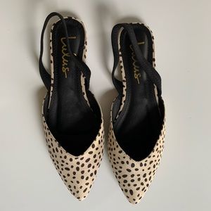 Cheetah print beige pointed toe shoes